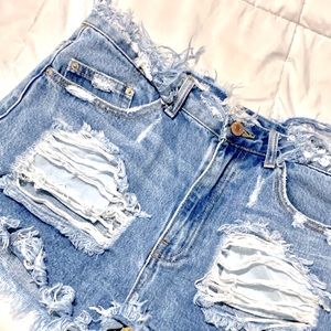 Ripped short jeans